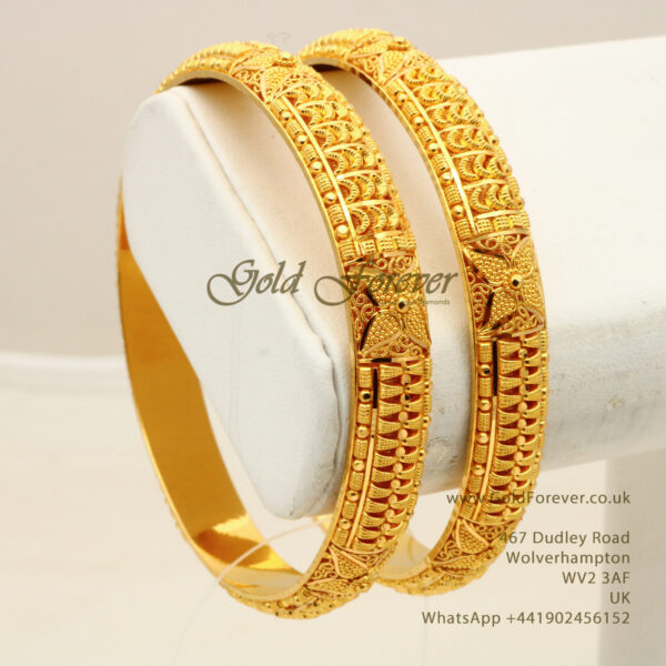 22 Carat Gold Pair of Bangles 47.3 Grams code: BG1010